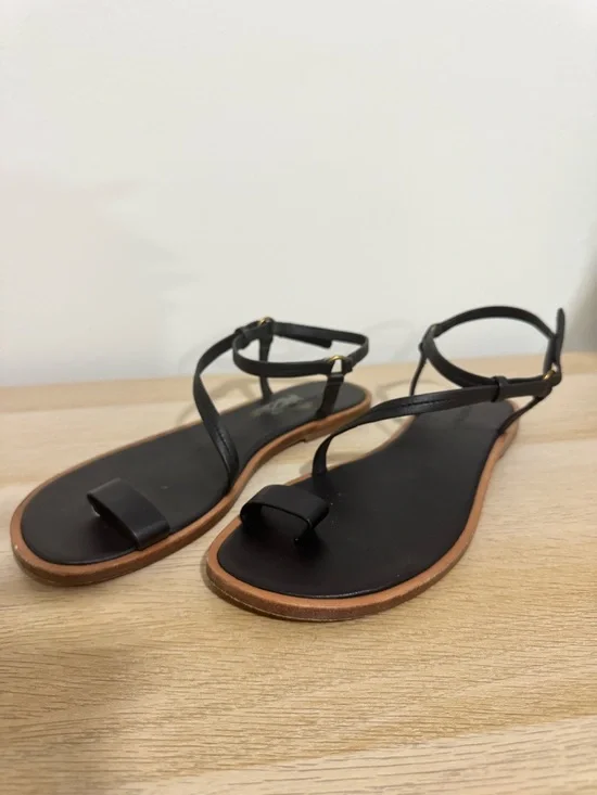 Vince Black Leather Toe-Loop Ankle-Strap Sandals - Picture 1 of 5